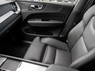 Volvo XC60 B4 Plus Dark