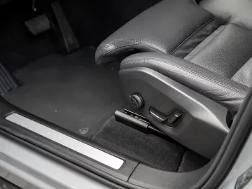 Volvo XC60 B4 Plus Dark