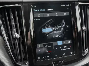 Volvo XC60 B4 Plus Dark