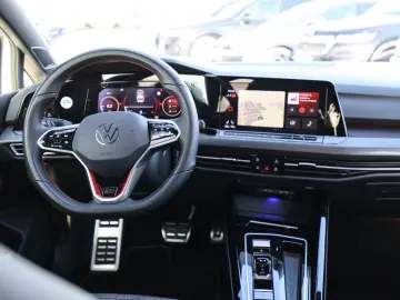 Volkswagen Golf VIII GTI 2 0 l TSI DSG