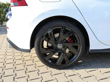 Volkswagen Golf VIII GTI 2 0 l TSI DSG