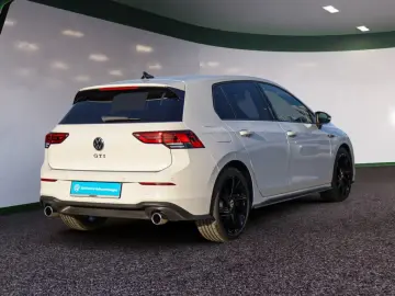 Volkswagen Golf VIII GTI 2 0 l TSI DSG