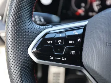 Volkswagen Golf VIII GTI 2 0 l TSI DSG