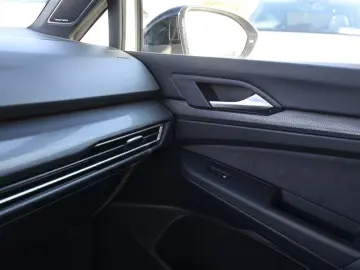 Volkswagen Golf VIII GTI 2 0 l TSI DSG