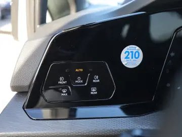 Volkswagen Golf VIII GTI 2 0 l TSI DSG