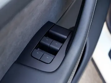 Tesla Model Y Long Range DUAL MOTOR AWD