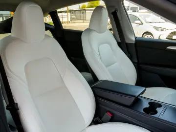 Tesla Model Y Long Range DUAL MOTOR AWD