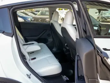 Tesla Model Y Long Range DUAL MOTOR AWD