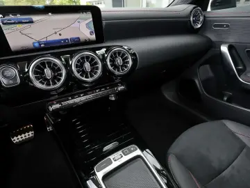 MERCEDES-BENZ CLA 200 Coupé AMG 360  LED Pano Smartp&hellip;