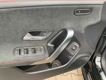 MERCEDES-BENZ CLA 200 Coupe AMG Distr Pano LED Kam N&hellip;