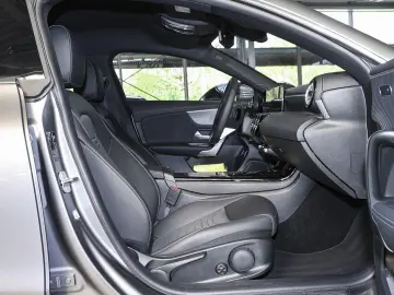 MERCEDES-BENZ CLA 200 Progressive Distronic LED 360 -Kamera