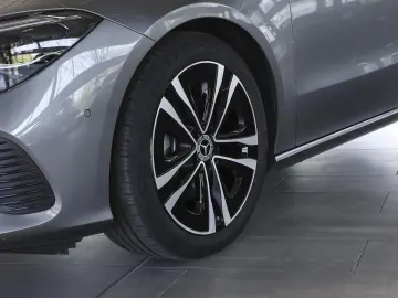 MERCEDES-BENZ CLA 200 Progressive Distronic LED 360 -Kamera