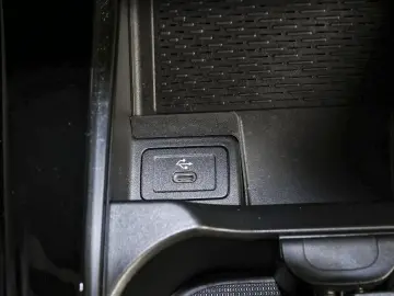 MERCEDES-BENZ CLA 200 Progressive Distronic LED 360 -Kamera