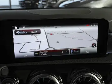 MERCEDES-BENZ CLA 200 Progressive Distronic LED 360 -Kamera