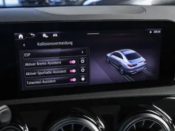 MERCEDES-BENZ CLA 200 Progressive Distronic LED 360 -Kamera