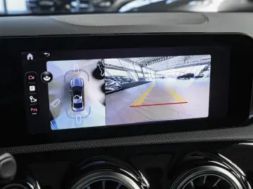 MERCEDES-BENZ CLA 200 Progressive Distronic LED 360 -Kamera