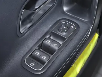 MERCEDES-BENZ CLA 200 Progressive Distronic LED 360 -Kamera