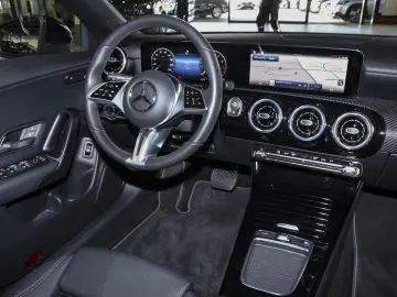 MERCEDES-BENZ CLA 200 Rückfahrkamera Sitzheizung MBU&hellip;