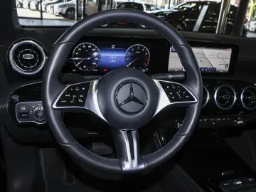 MERCEDES-BENZ CLA 200 Rückfahrkamera Sitzheizung MBU&hellip;