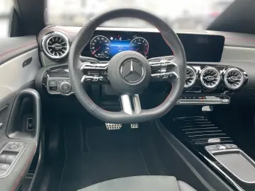 MERCEDES-BENZ CLA 200 Coupé AMG Ambi MBUX AUT LED Navi RKam