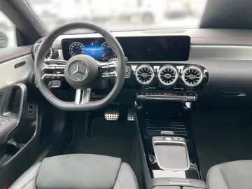 MERCEDES-BENZ CLA 200 Coupé AMG Ambi MBUX AUT LED Navi RKam