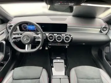 MERCEDES-BENZ CLA 200 Coupé AMG Ambi MBUX AUT LED Navi RKam
