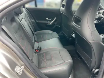 MERCEDES-BENZ CLA 200 Coupé AMG Ambi MBUX AUT LED Navi RKam