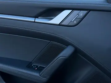 PORSCHE 992 911 Carrera BOSE Sportabgasanlage SHZ