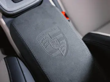 PORSCHE 911 Carrera 992.2 Sonderlackierung PTS