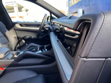 PORSCHE Cayenne E-Hyb Inno · Headup · MY25 · 22 Exclusiv