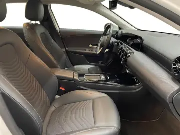 MERCEDES-BENZ A 200 MBUX AHK Cam LED Navi AUT PTS Pa&hellip;