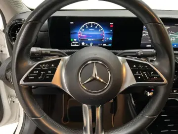 MERCEDES-BENZ A 200 MBUX AHK Cam LED Navi AUT PTS Pa&hellip;