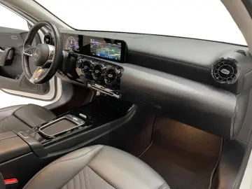 MERCEDES-BENZ A 200 MBUX AHK Cam LED Navi AUT PTS Pa&hellip;