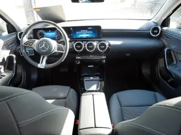 MERCEDES-BENZ A 200   PROGRESSIVE AHK KAMERA SPUR PDC SHZ