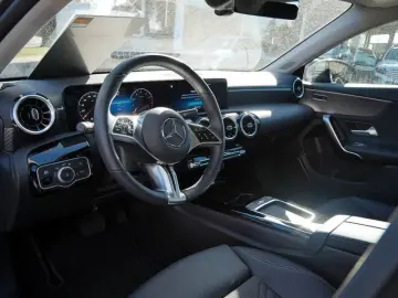 MERCEDES-BENZ A 200   PROGRESSIVE AHK KAMERA SPUR PDC SHZ
