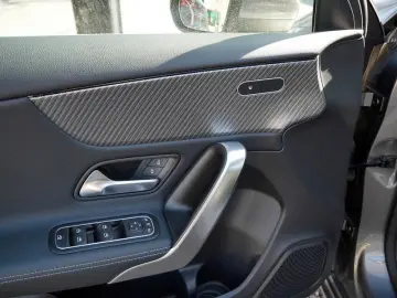 MERCEDES-BENZ A 200   PROGRESSIVE AHK KAMERA SPUR PDC SHZ