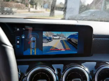 MERCEDES-BENZ A 200   PROGRESSIVE AHK KAMERA SPUR PDC SHZ