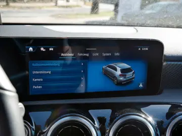 MERCEDES-BENZ A 200   PROGRESSIVE AHK KAMERA SPUR PDC SHZ