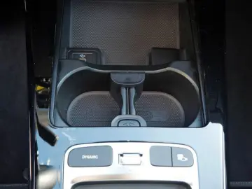 MERCEDES-BENZ A 200   PROGRESSIVE AHK KAMERA SPUR PDC SHZ