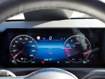 MERCEDES-BENZ A 200   PROGRESSIVE AHK KAMERA SPUR PDC SHZ