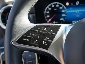 MERCEDES-BENZ A 200   PROGRESSIVE AHK KAMERA SPUR PDC SHZ