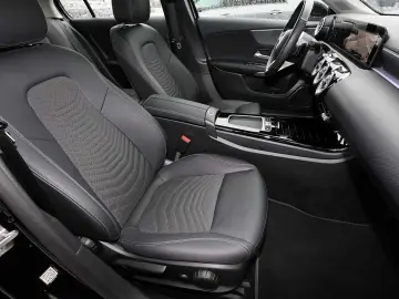 MERCEDES-BENZ A 200 Progressive Plus LED 17  MBUX