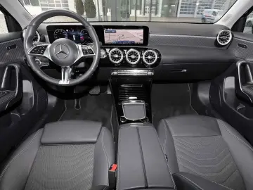 MERCEDES-BENZ A 200 Progressive Plus LED 17  MBUX