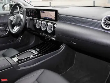 MERCEDES-BENZ A 200 Progressive Plus LED 17  MBUX