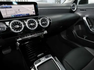 MERCEDES-BENZ A 200 Progressive Plus LED 17  MBUX