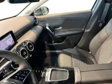 MERCEDES-BENZ A 200 Progressive MBUX Progressive MBeam Wide