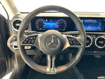 MERCEDES-BENZ A 200 Progressive MBUX Progressive MBeam Wide
