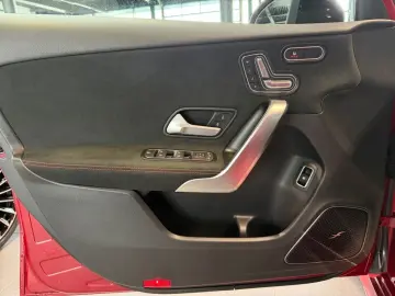 MERCEDES-BENZ A 250 e AMG NIGHT-P LED DISTR BURM AMBIE MBUX