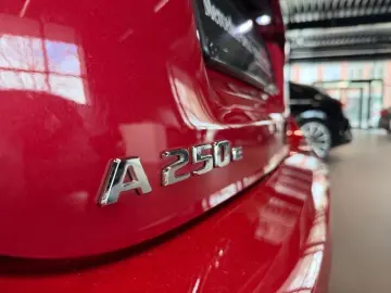 MERCEDES-BENZ A 250 e AMG NIGHT-P LED DISTR BURM AMBIE MBUX