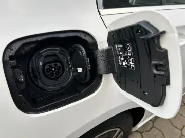 MERCEDES-BENZ A 250 e Progressive Advanced LED Memor&hellip;